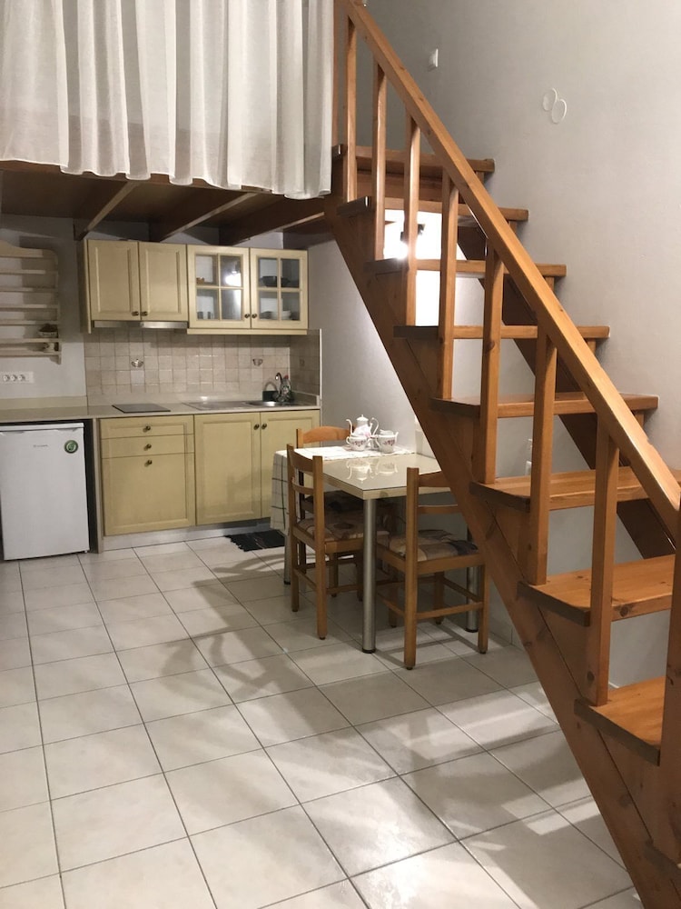 Vlycha Beach Studios & Apartments 12/71