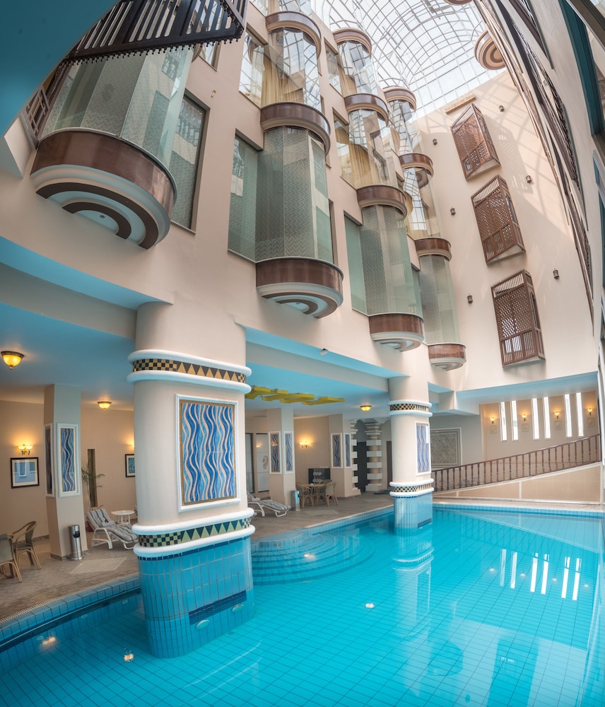 Luxus Grand Hotel in LAHORE