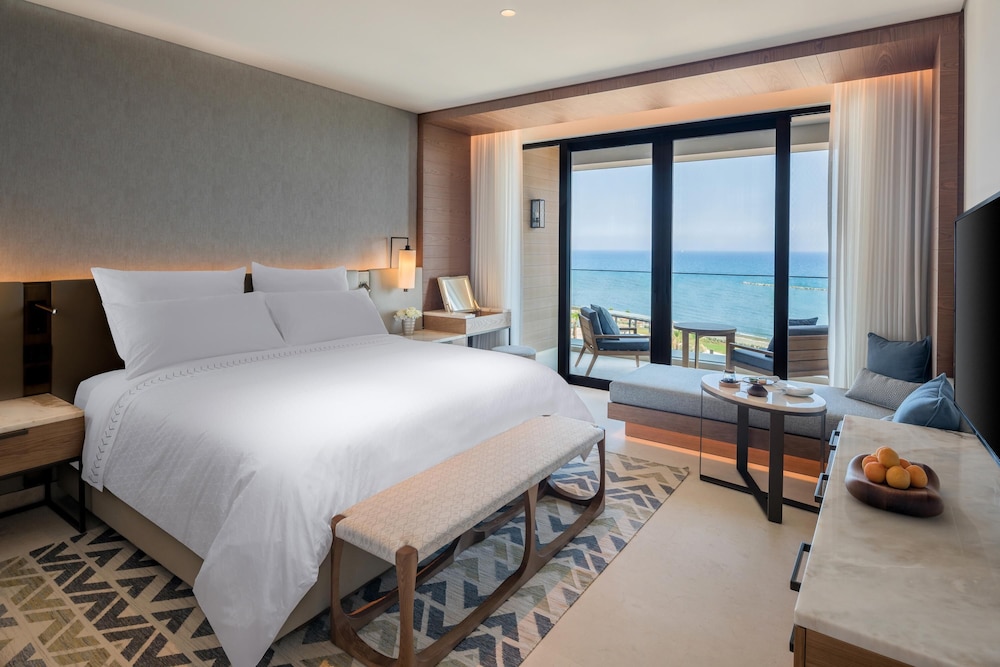 DELUXE GRAND ROOM SEA VIEW