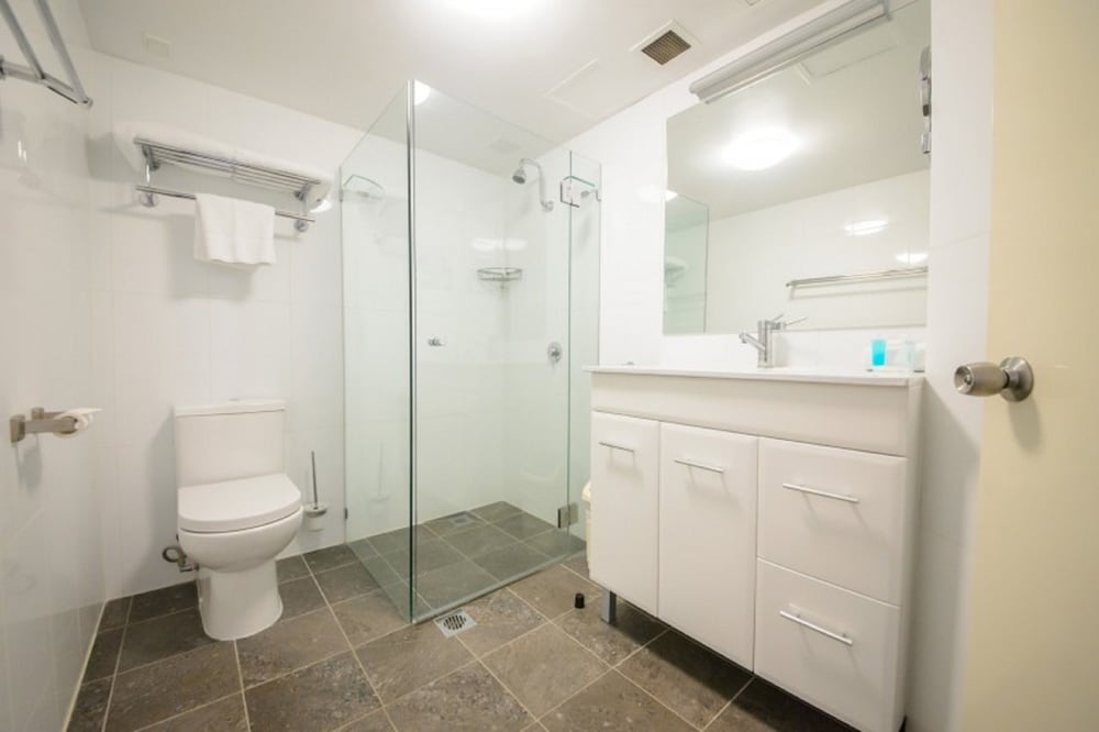 Hillcrest Apartment Hotel 21/49