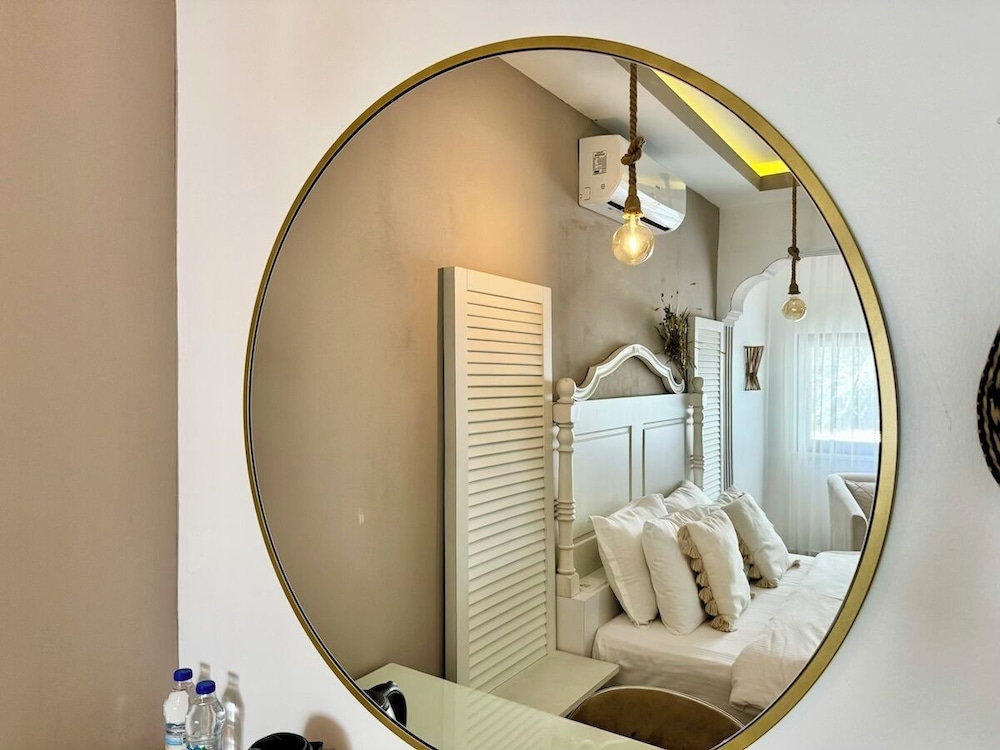 Liman Hotel Gumusluk 47/50