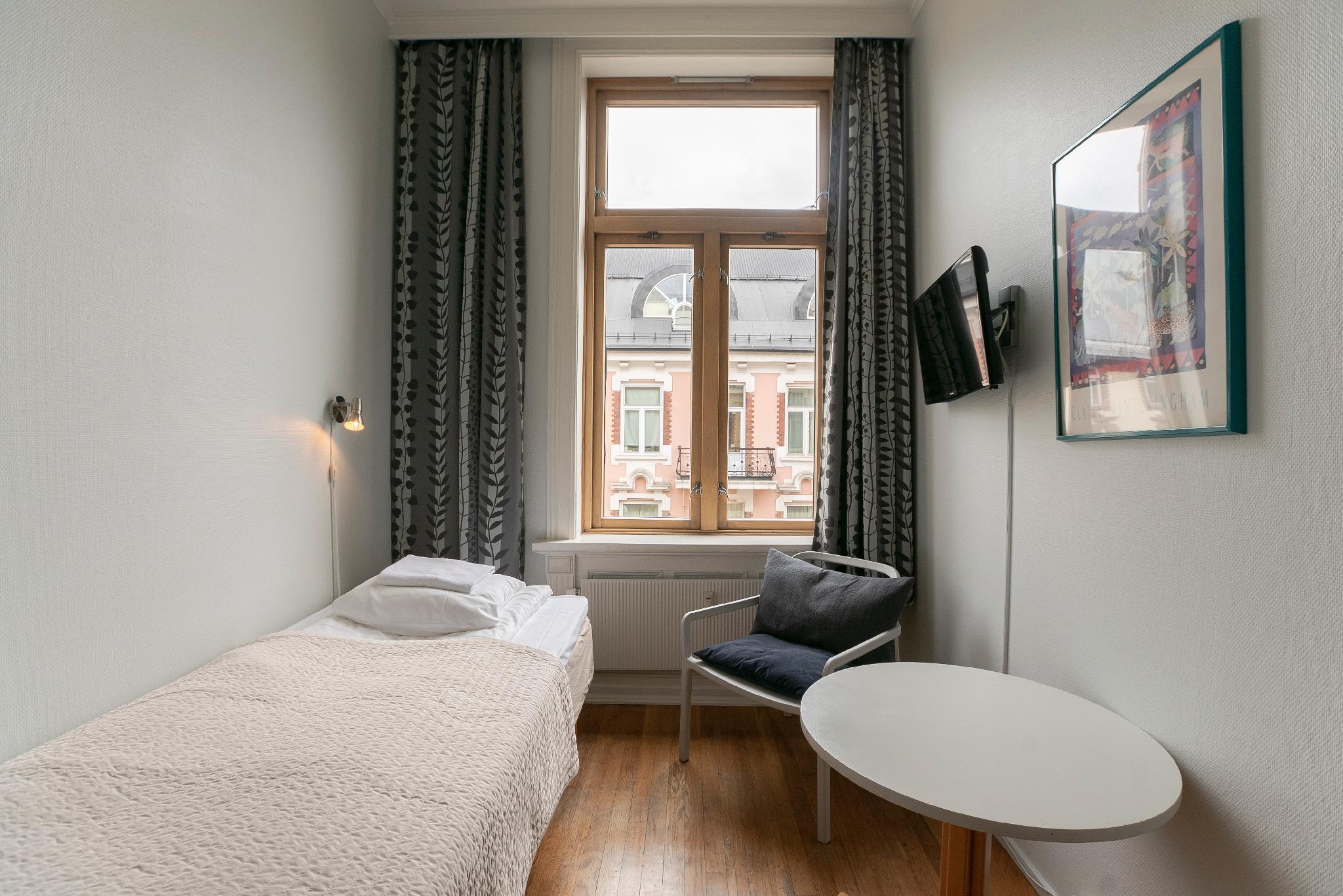 Room, Single, Single Bed