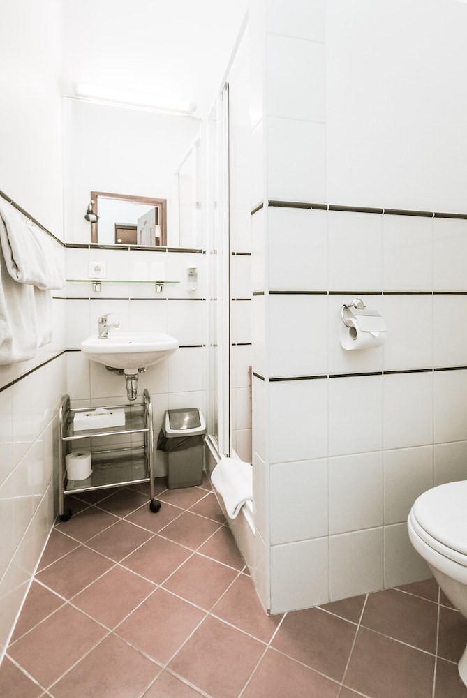 Hotel Kert 25/27