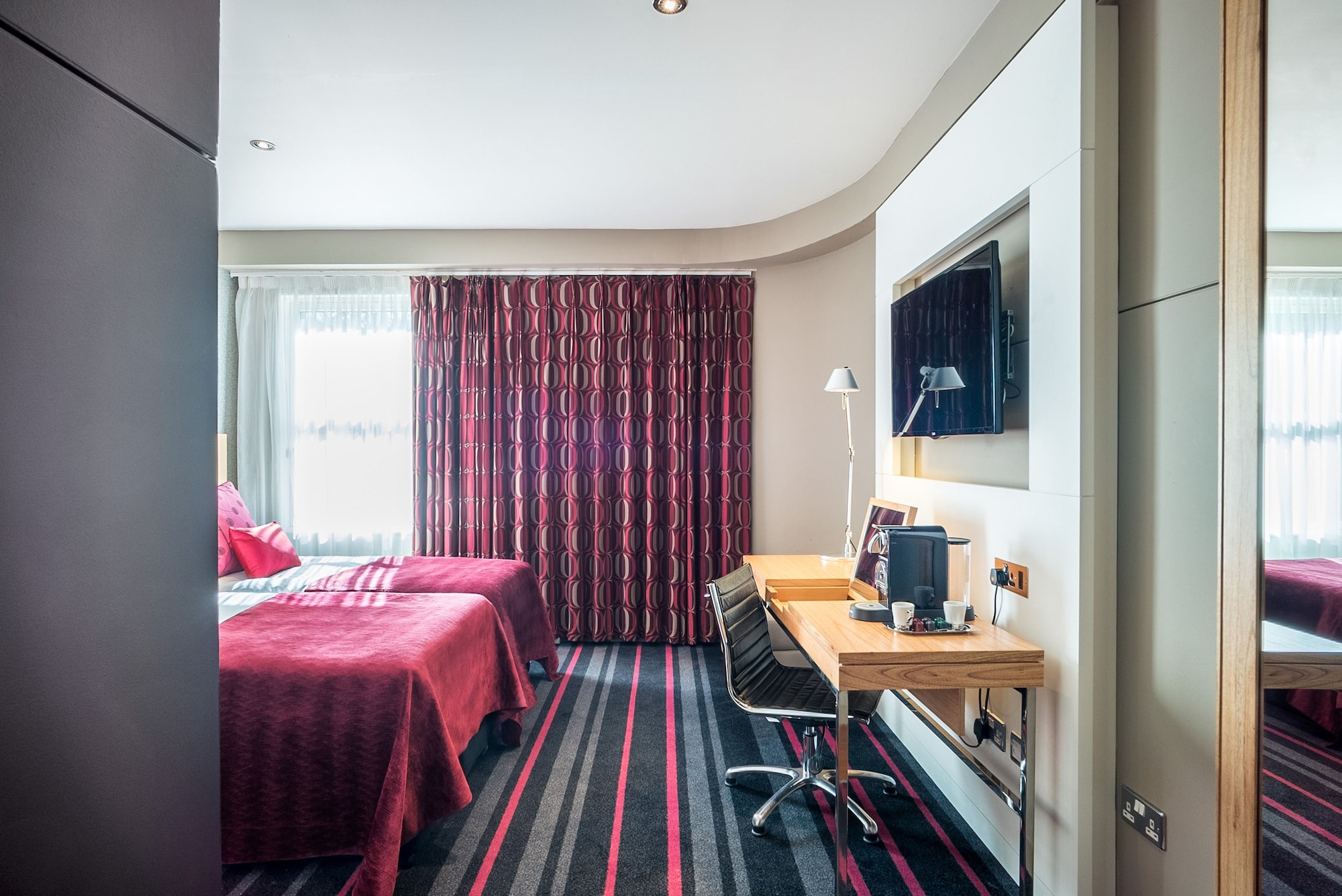 City, Twin Beds، Apex City 8/15