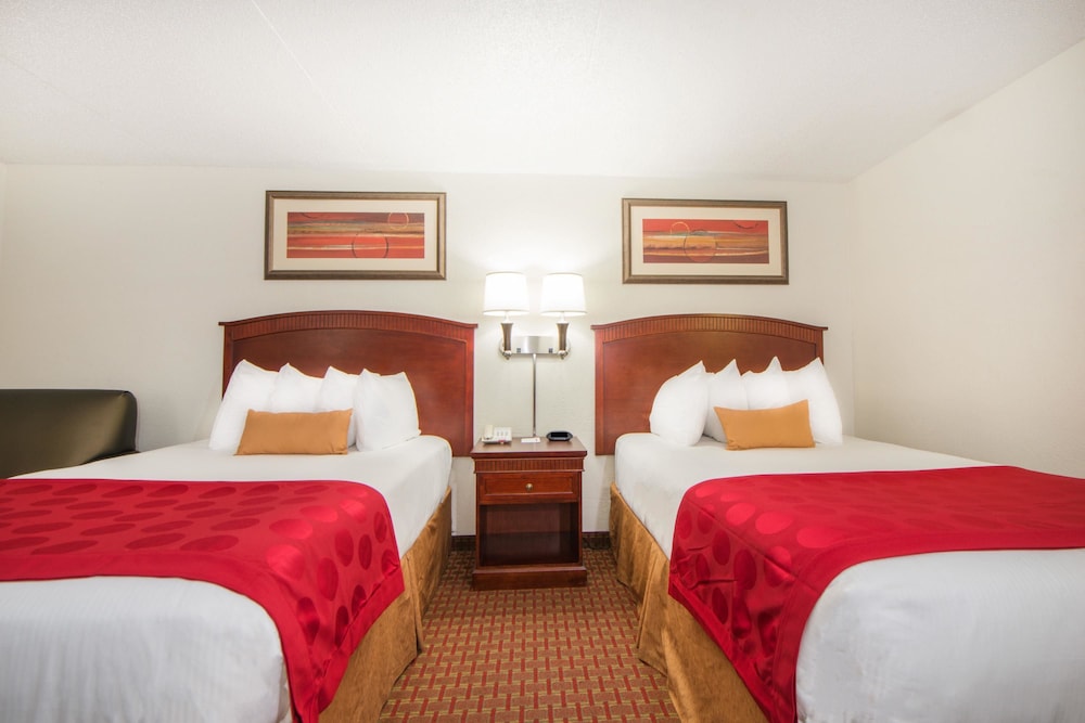 Ramada By Wyndham Enid 10/36