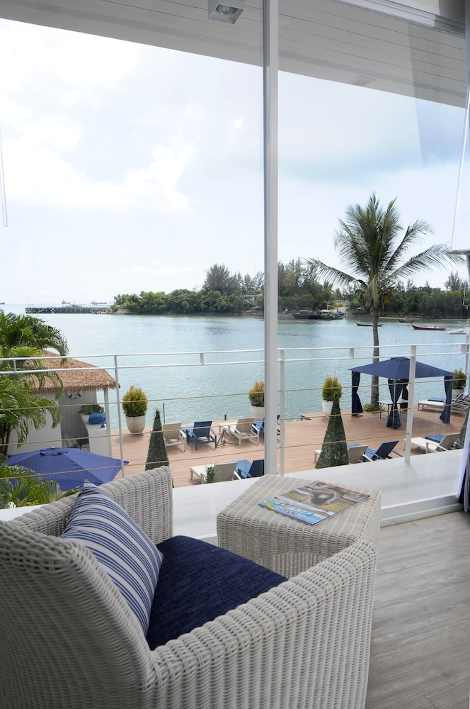 Phuket Boat Quay 22/50