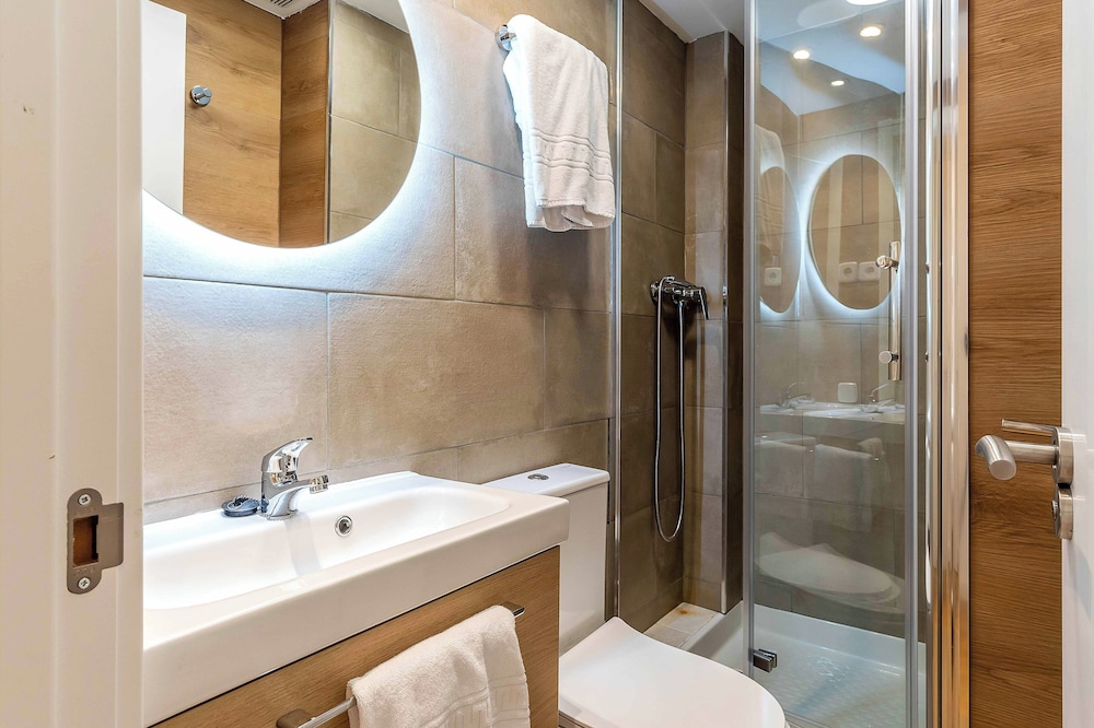 Aparthotel Bertran 107/109
