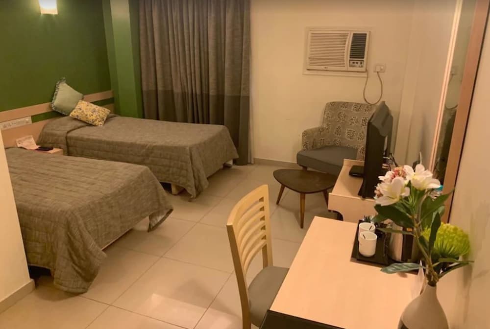 Diplomat Hotel 28/59
