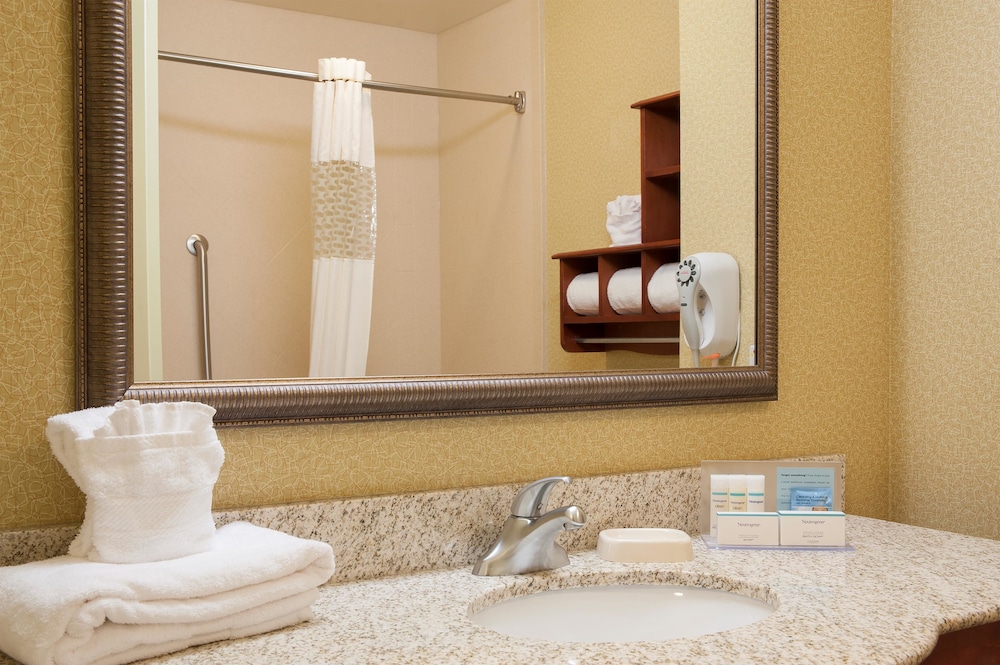 Hampton Inn Macomb 17/63