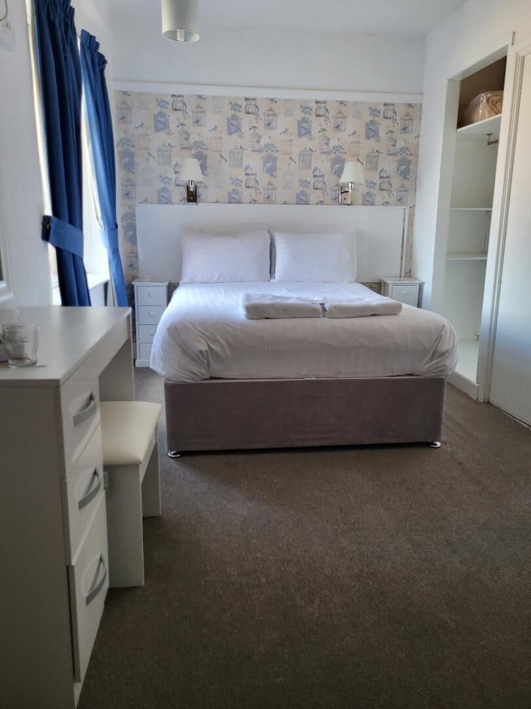 North Parade Seafront Accommodation 12/50