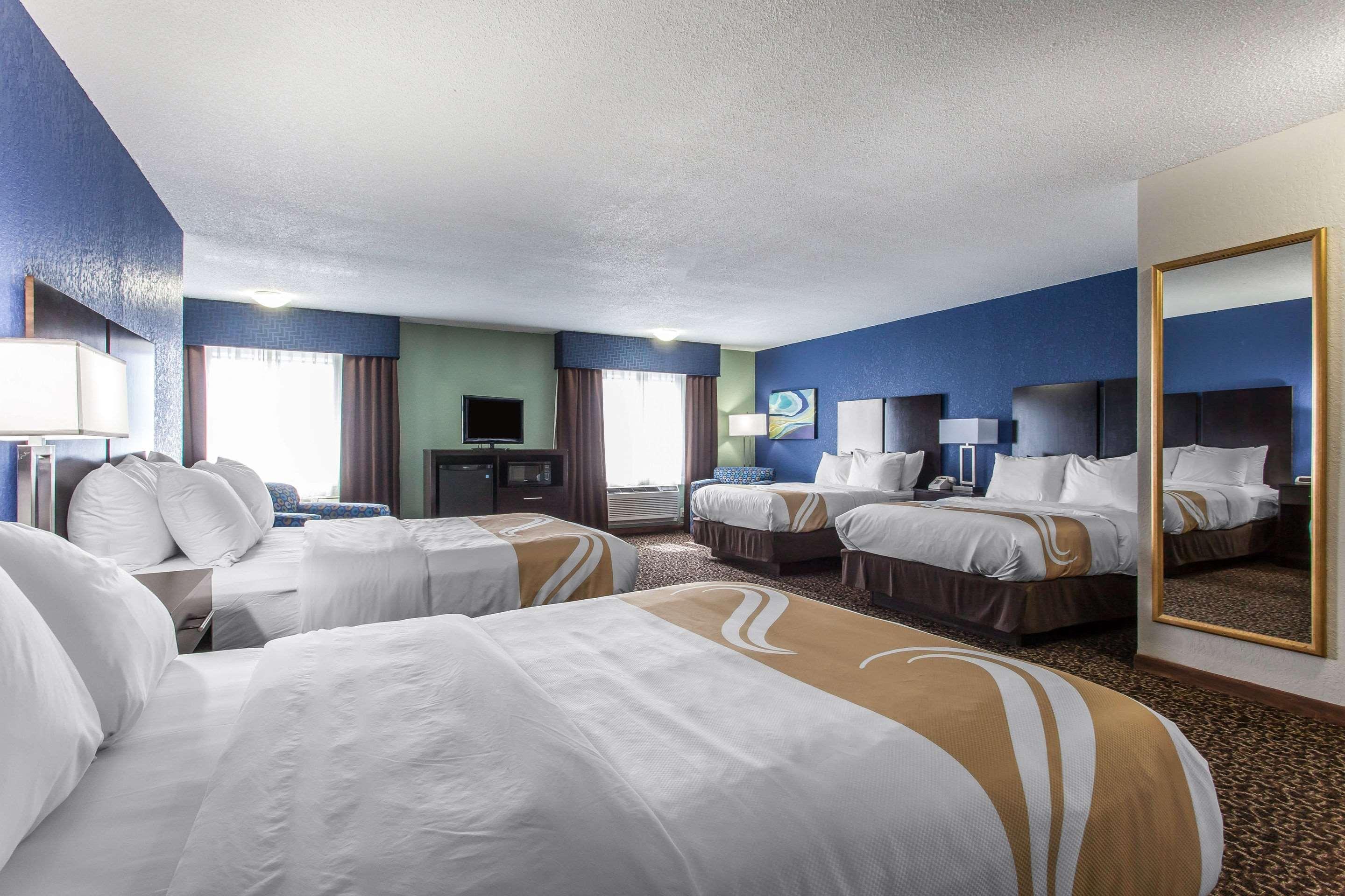 ROOM, 3 DOUBLE BEDS