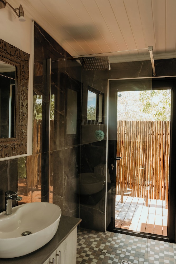 Panzi Lodge 49/50