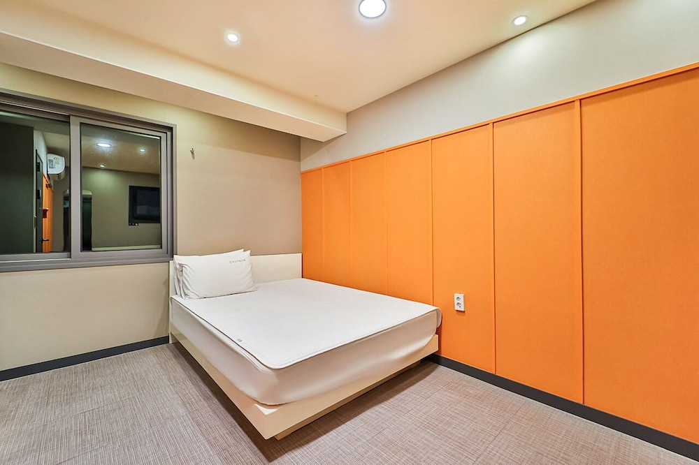 Top Motel 9/50