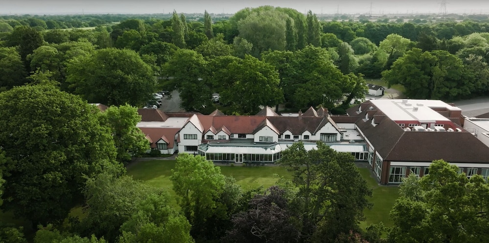 Macdonald Craxton Wood Hotel 57/60
