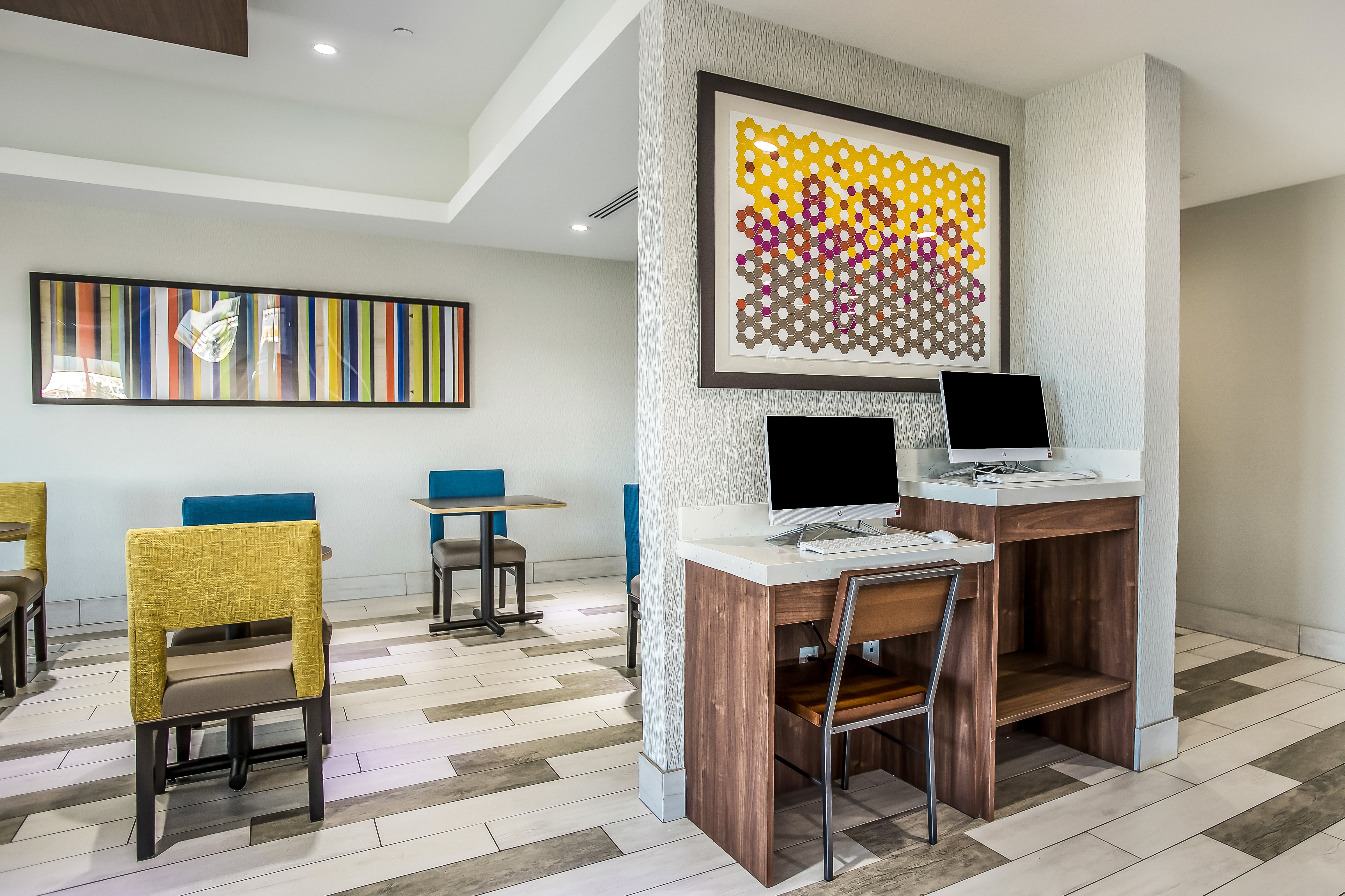 Holiday Inn Express Suites East Tulsa Catoosa 20/27