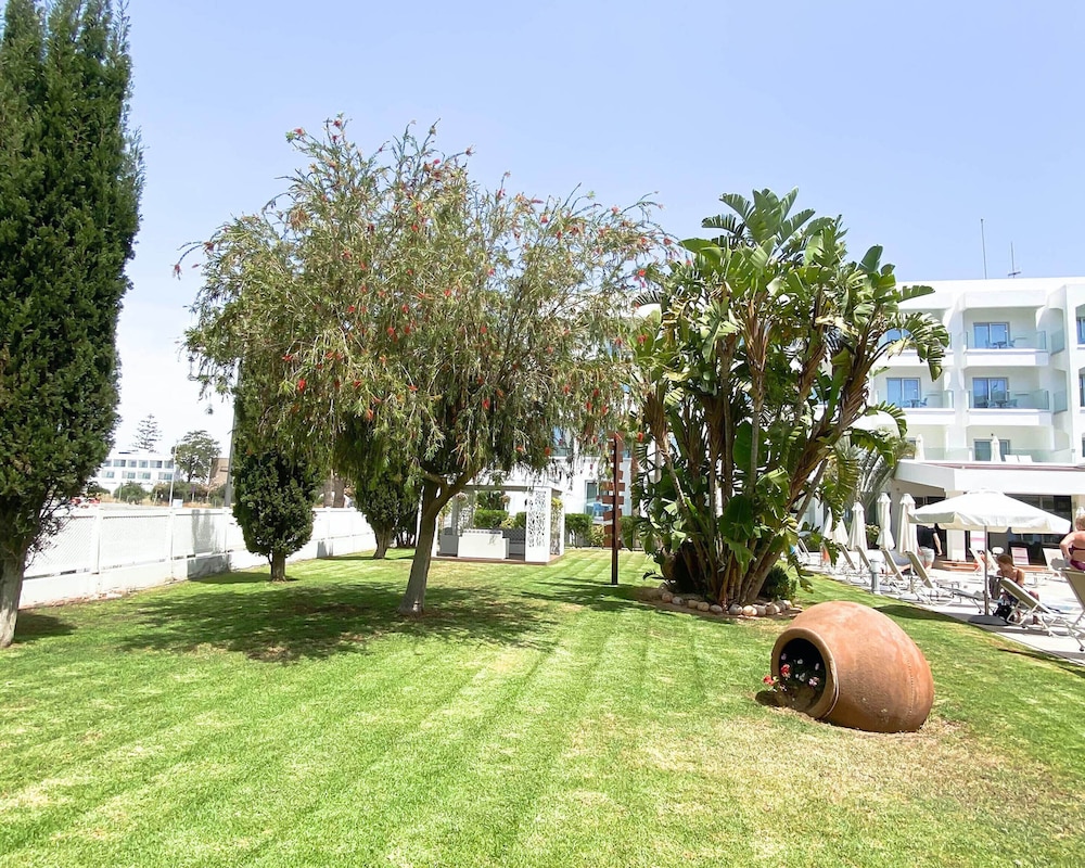 Anesis Hotel 34/44