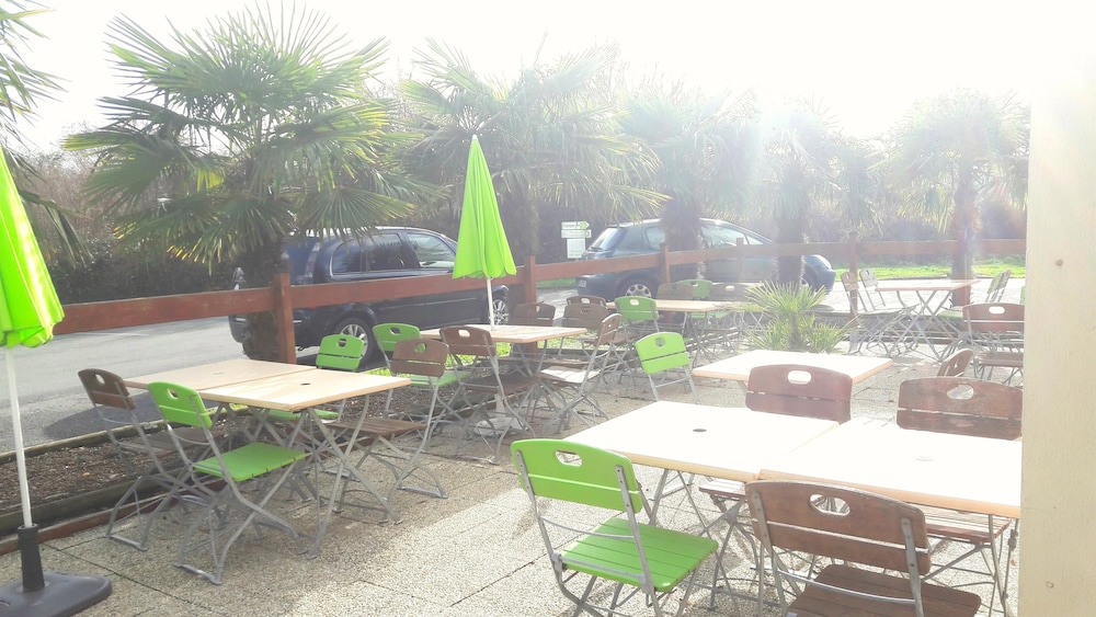 restaurant cafeteria