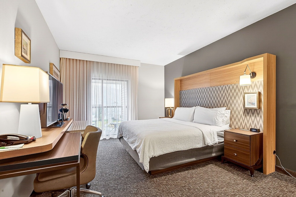 جناح بسرير كينج بغرفة نوم واحدة مع أريكة، Holiday Inn Clarkston - Lewiston 4/10