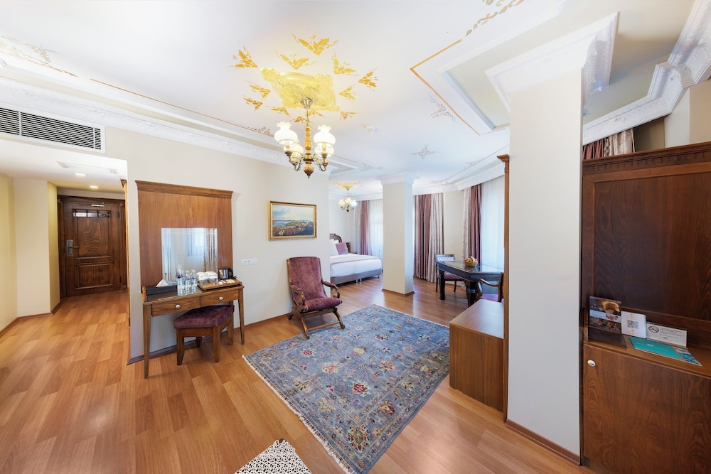Seven Hills Hotel 10/65