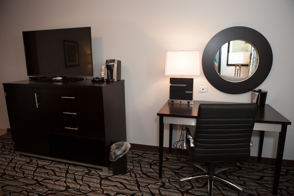 La Quinta Inn and Suites by Wyndham Lubbock Southwest 11/63