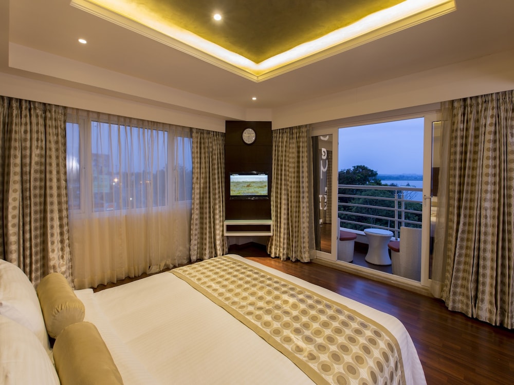 The President Hotel 16/30