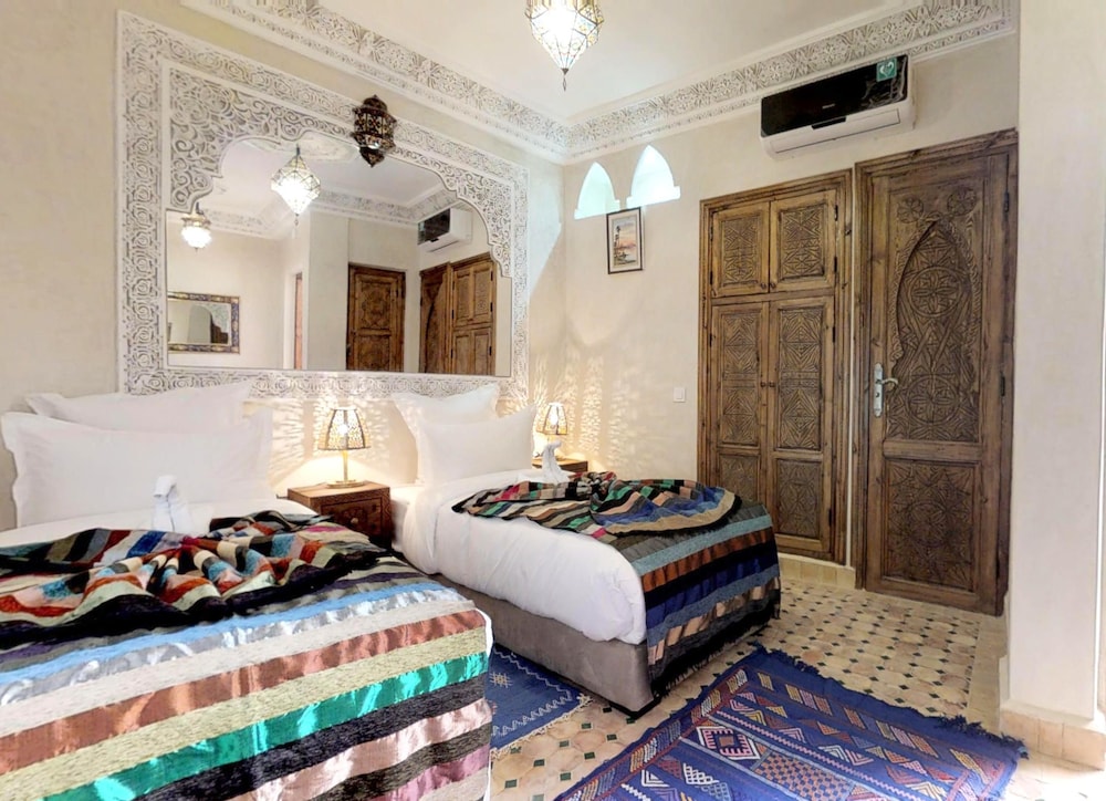 Design, Suite, Twin Beds, Courtyard View
