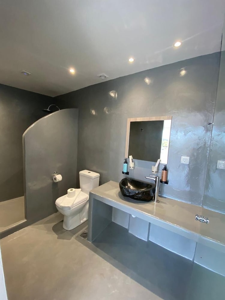 Serenita Luxury Suites 35/71