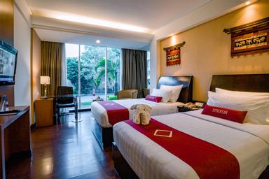 Pool, Executive, Twin Beds