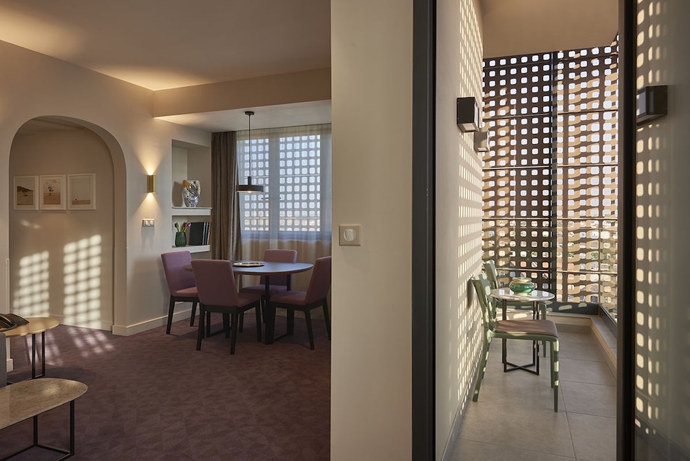 M Suite Hotel 37/50