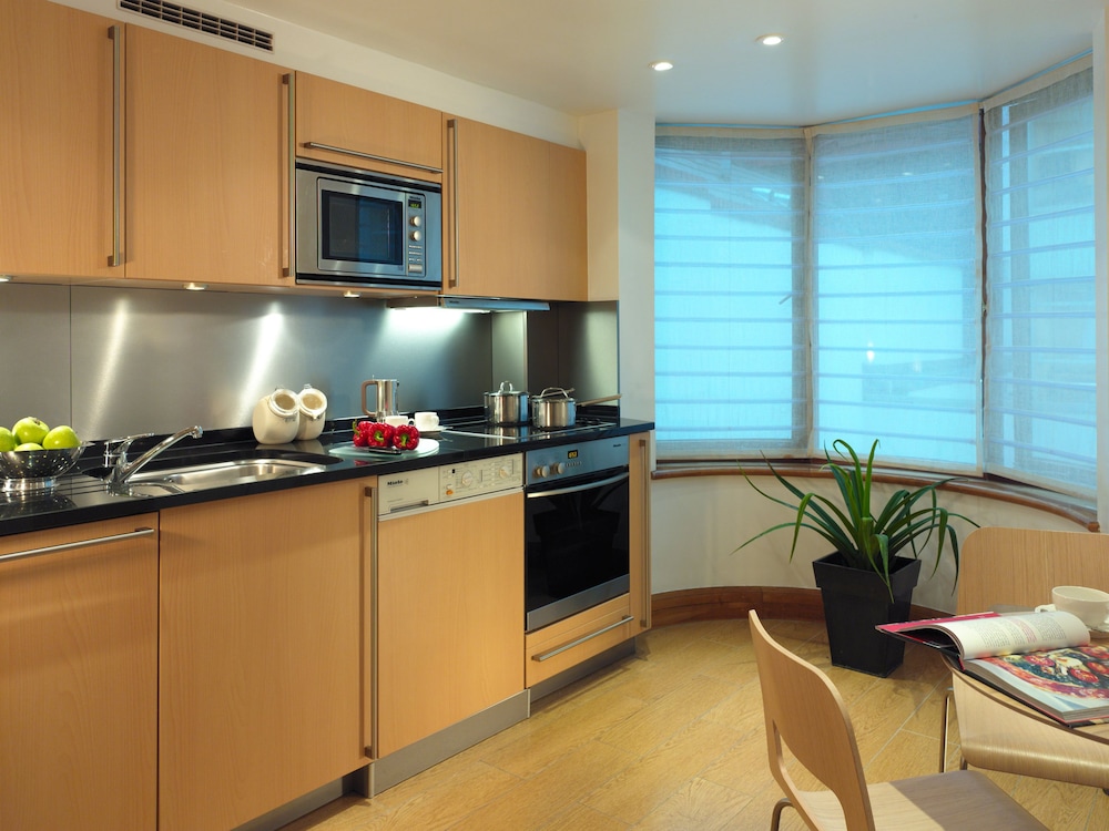 Cheval Knightsbridge 9/50