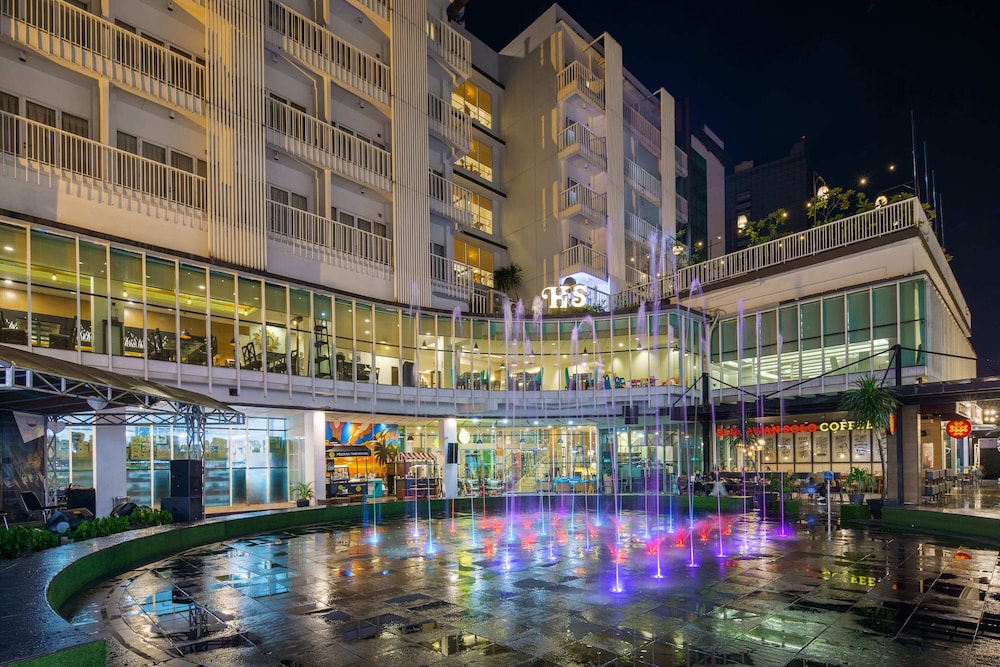 Hotel Santika Bsd City 27/30