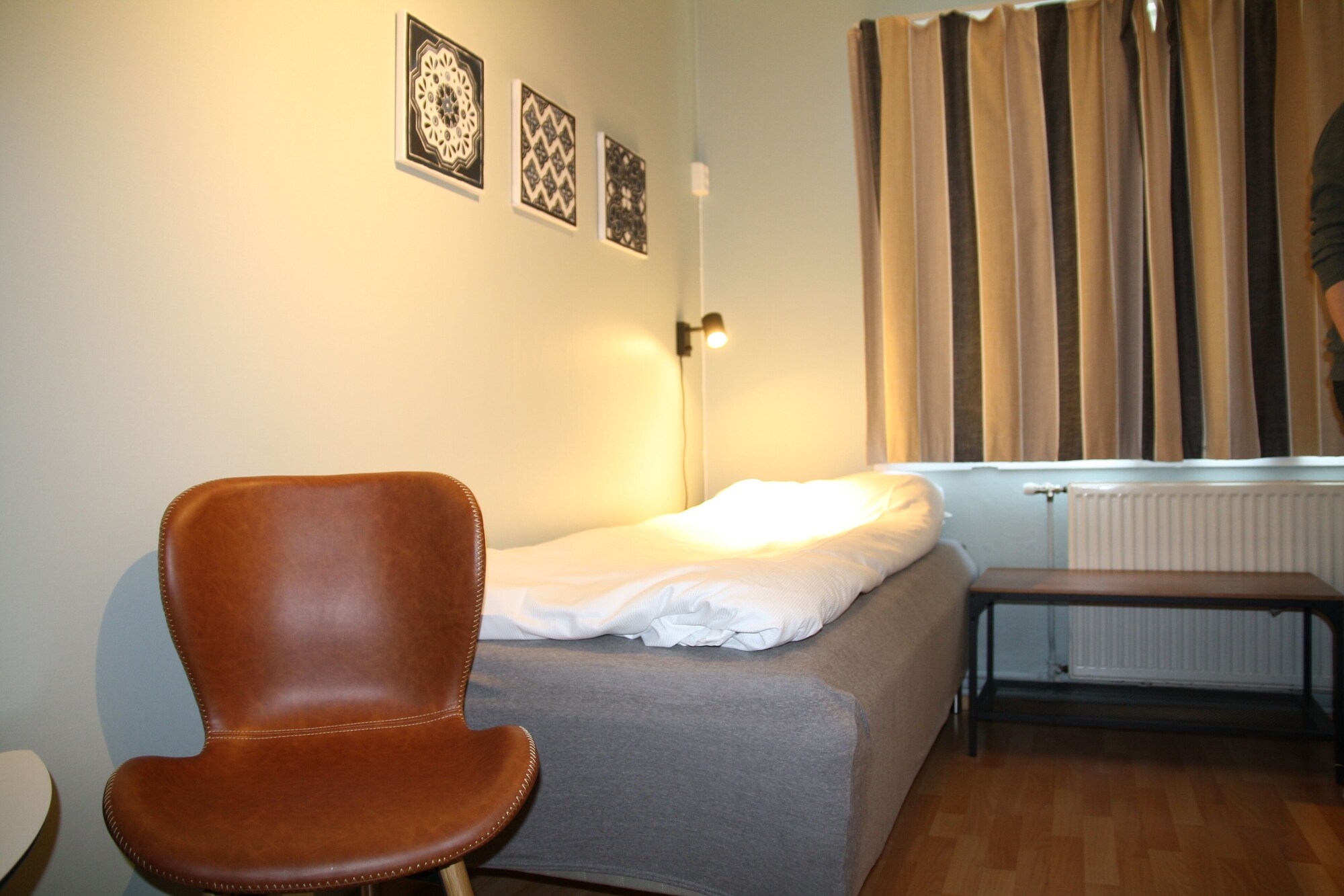 ROOM, SINGLE, PRIVATE BATHROOM