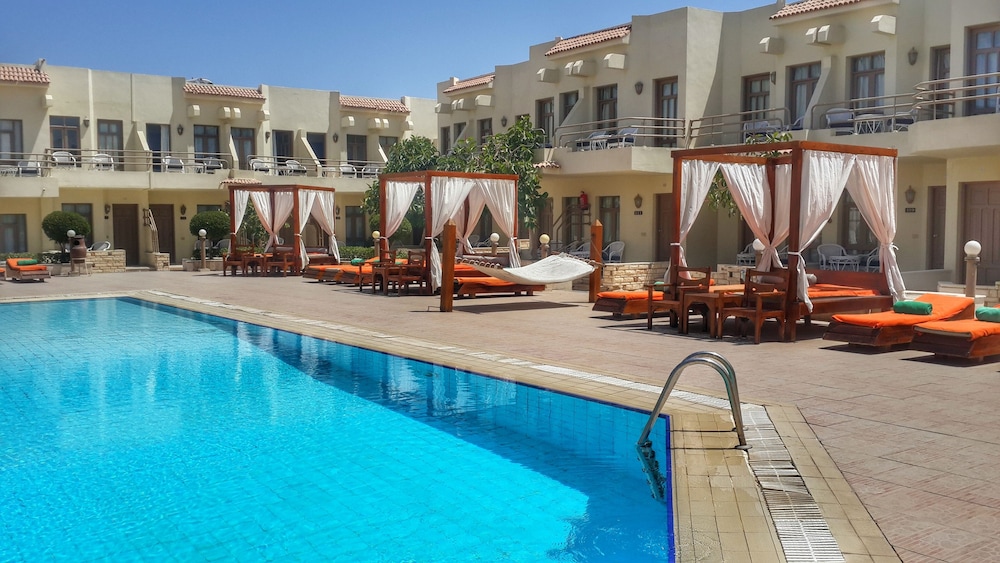 Cataract Lyalina Beach 35/44