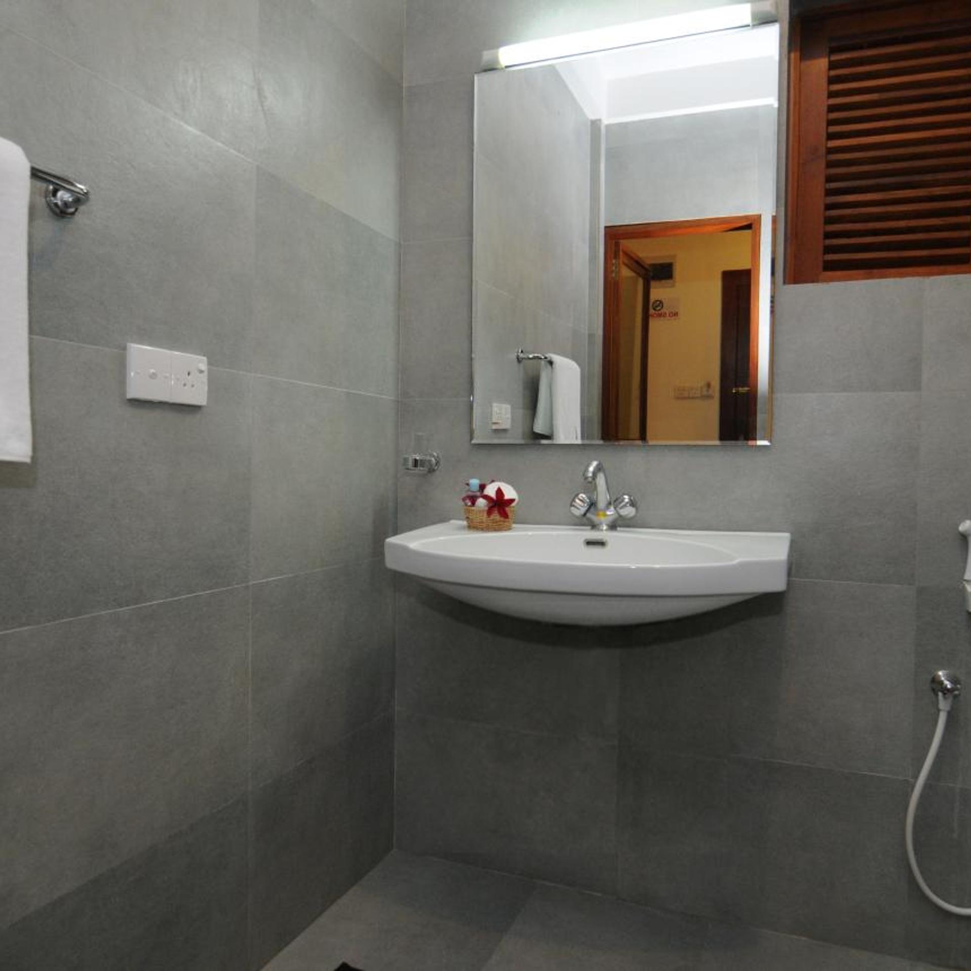 Hotel Shanelo 33/33