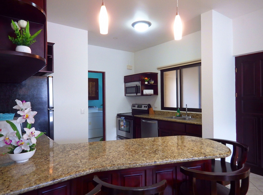 The Oaks Tamarindo Condominiums 10/67