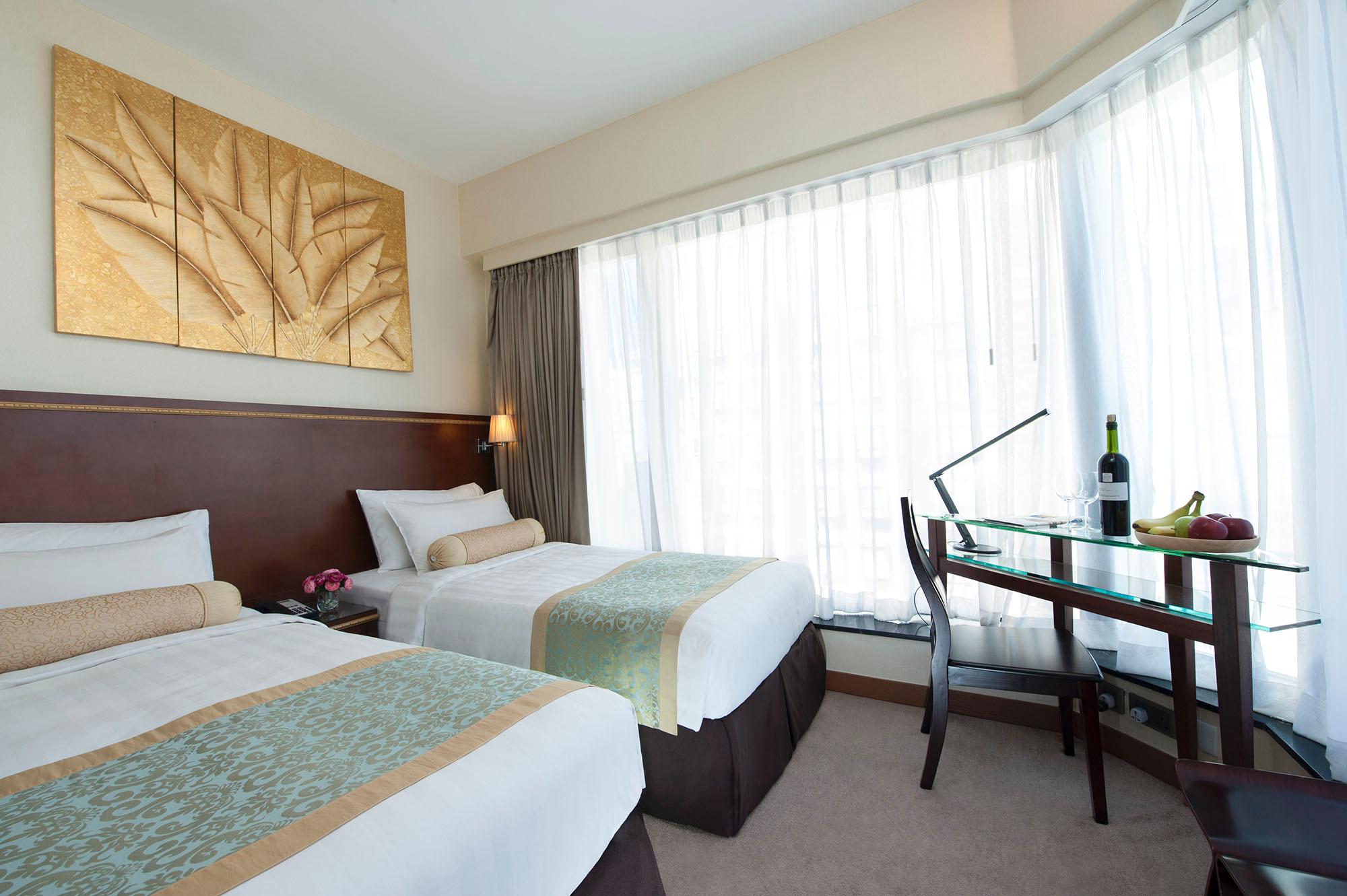 DELUXE, DOUBLE OR TWIN BED