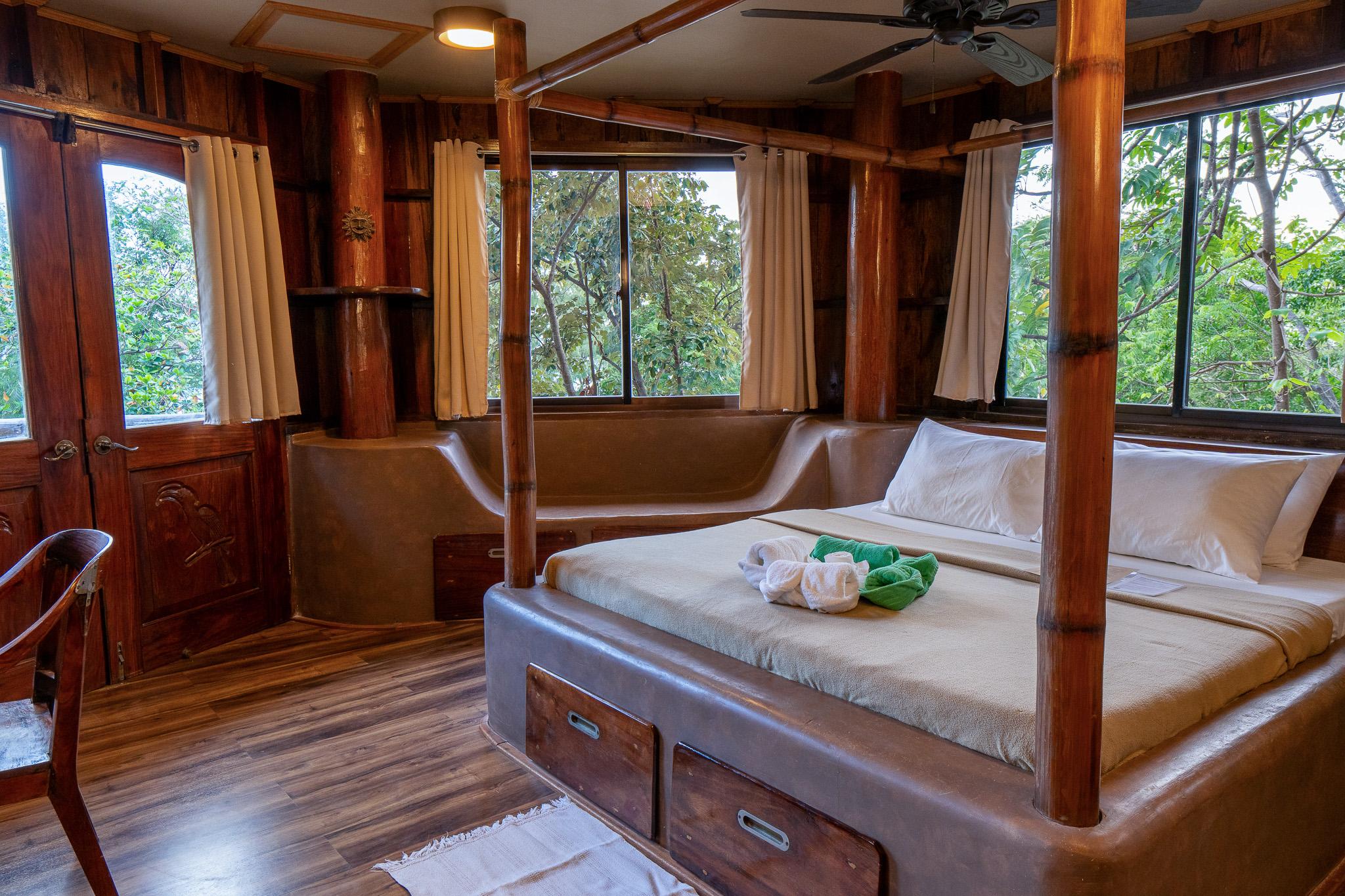 Hilltop, Deluxe, King Bed