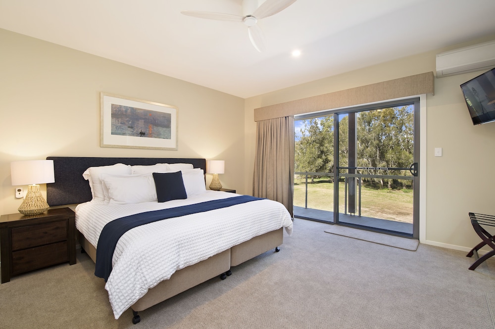 SPA, DELUXE, KING BED, GARDEN VIEW
