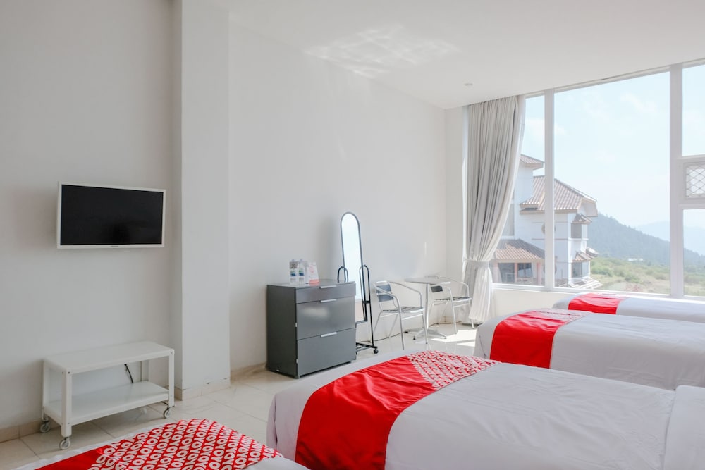 Hotel O Batu near Jatim Park formerly Villa Bukit Panderman Residence 30/49