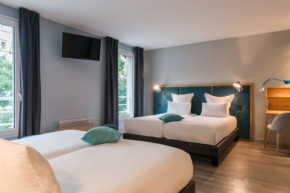 ROOM, QUADRUPLE