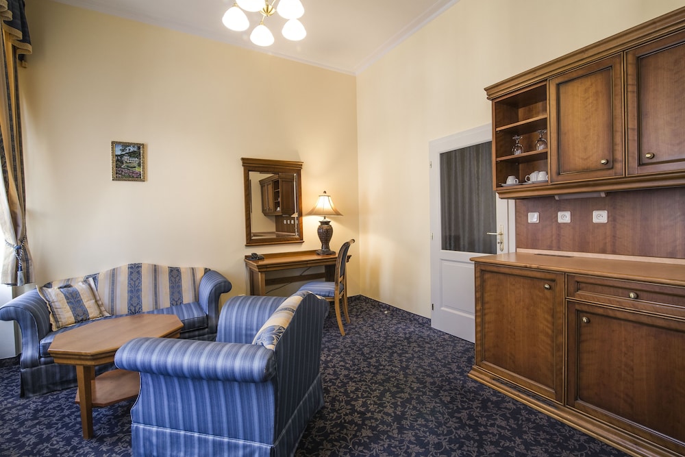 Ontario Hotel Garni 54/75