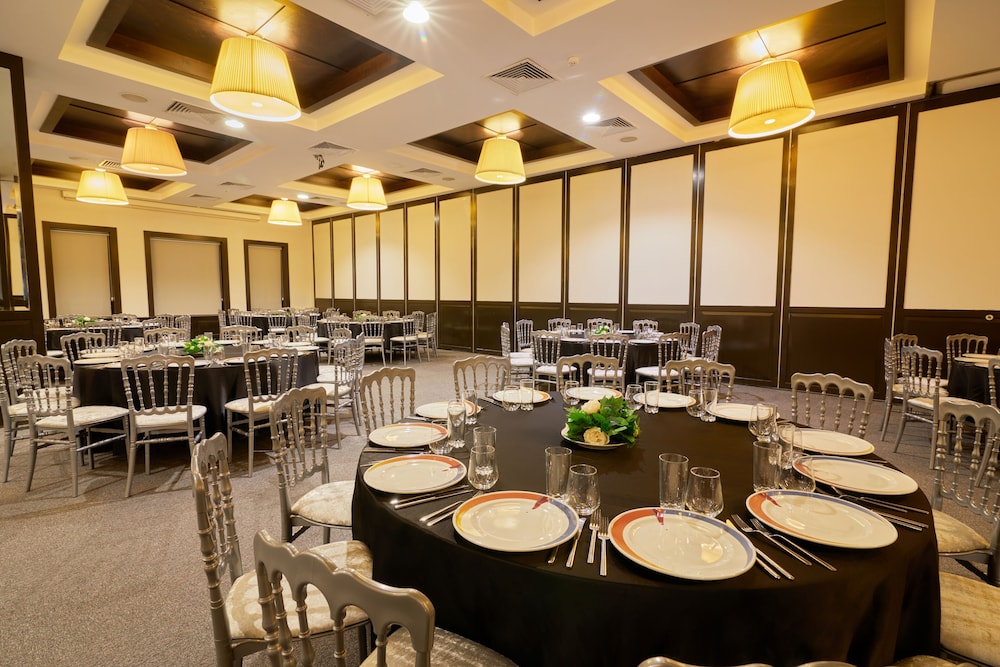 restaurant cafeteria