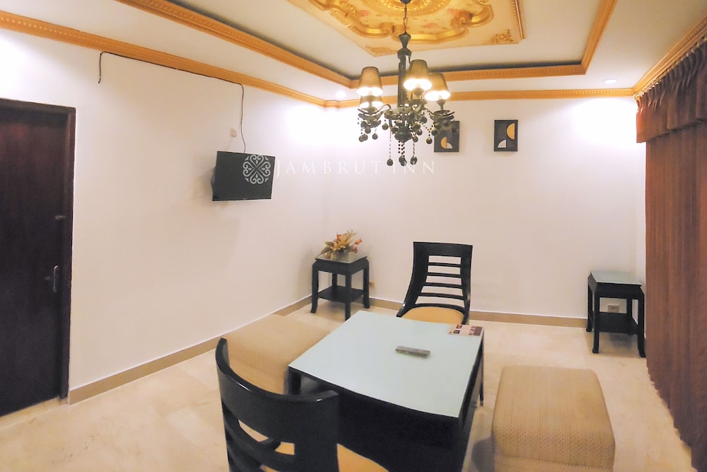 Jambrut Inn Hotel 36/50