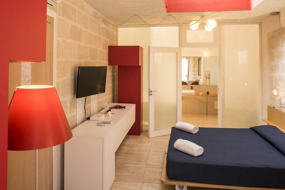 CAVE BIANCHE HOTEL 38/45