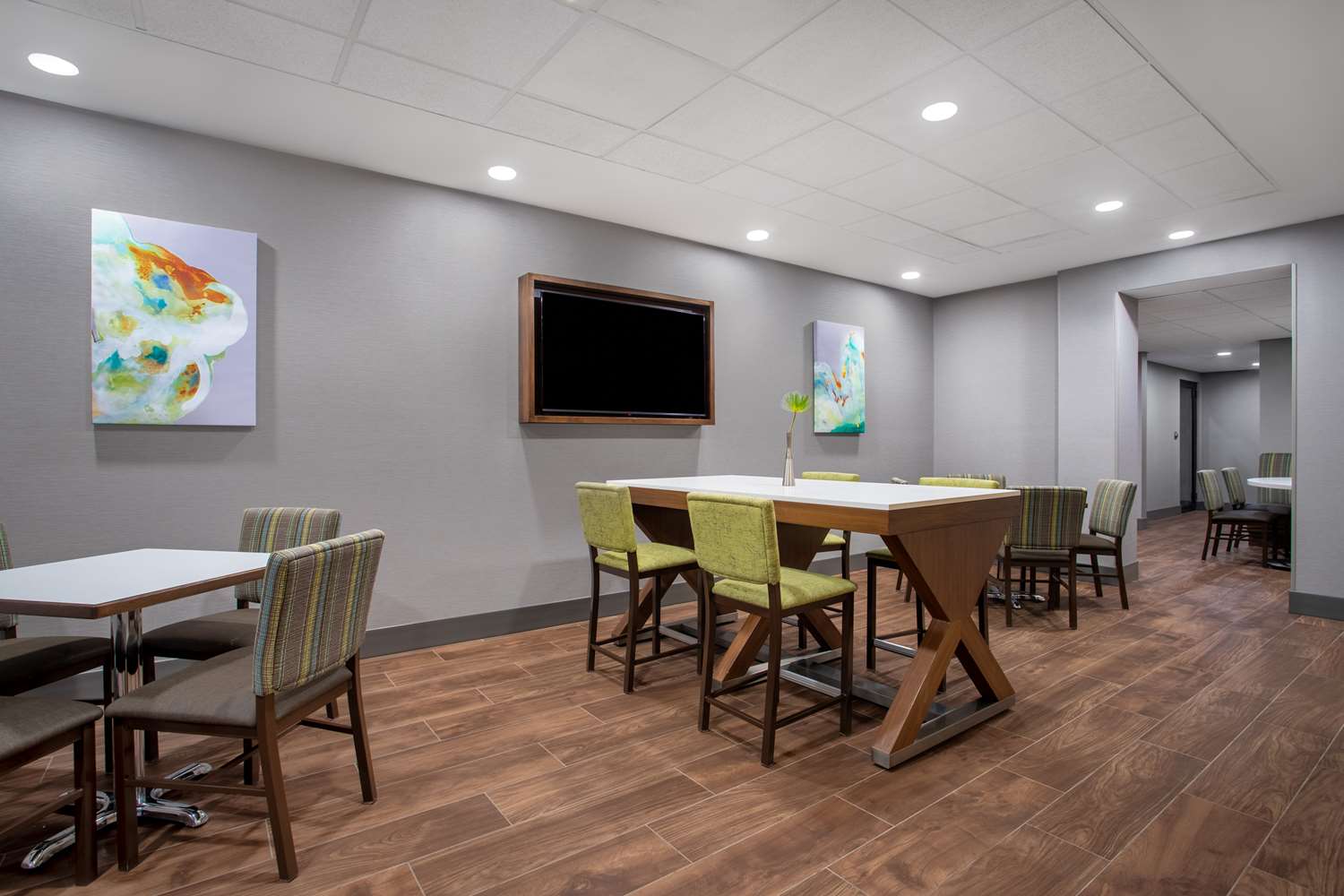 Hampton Inn Iowa City/Coralville 43/54