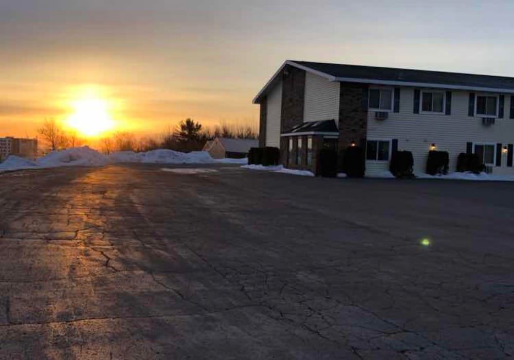 Value Host Motor Inn 2/23