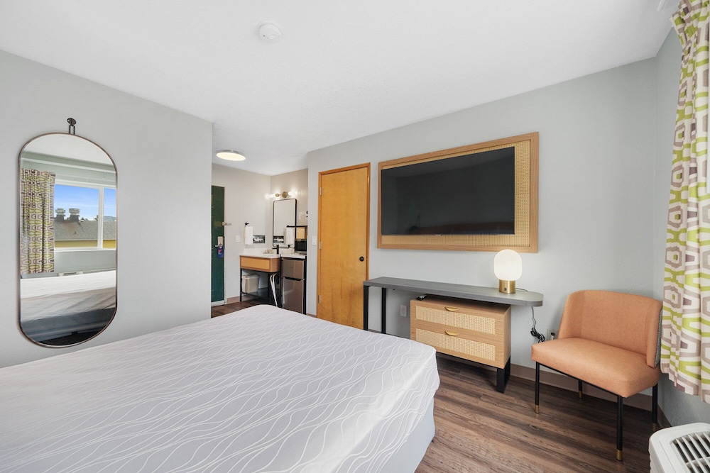 Econo Lodge 24/59