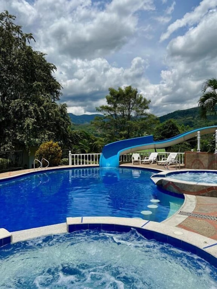 Villeta Resort Hotel 42/47