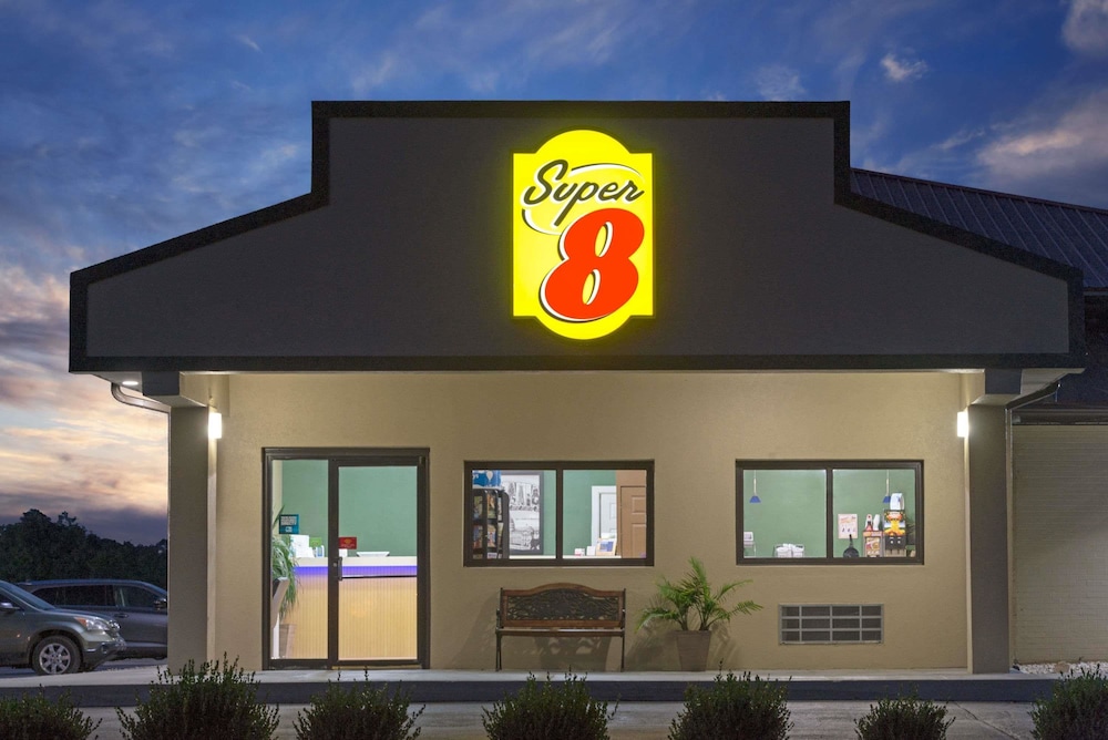Super 8 by Wyndham Greencastle 1/16