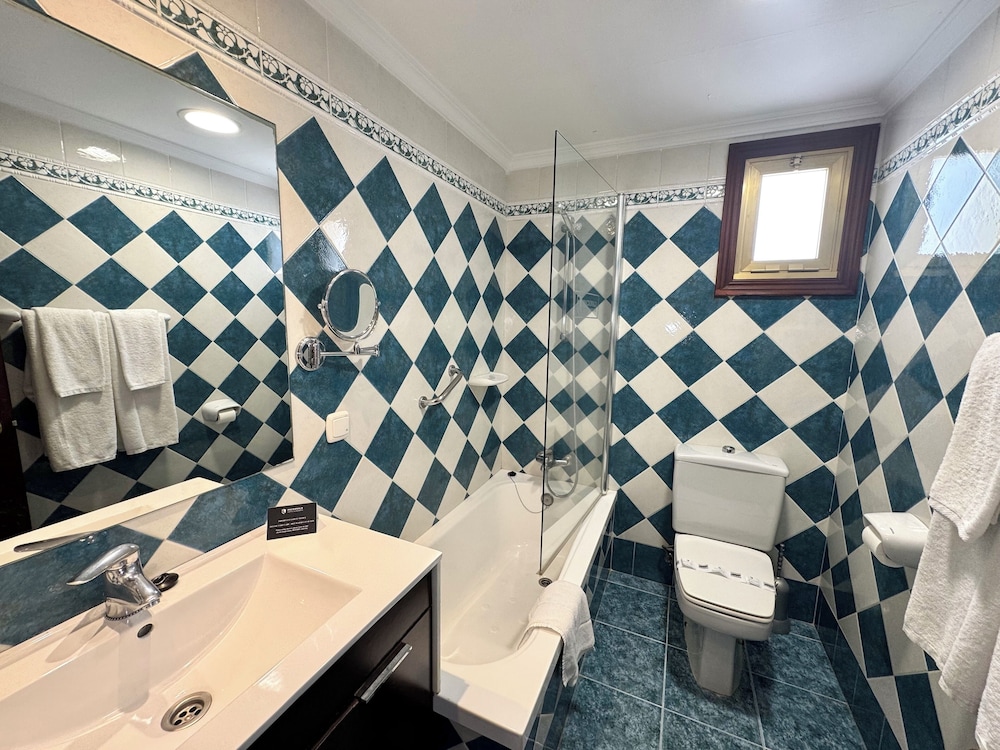 شقة كلاسيكية بسرير مزدوج بإطلالة على البحر بشرفة بغرفة نوم واحدة مع أريكة، Macdonald Leila Playa Club 4/5